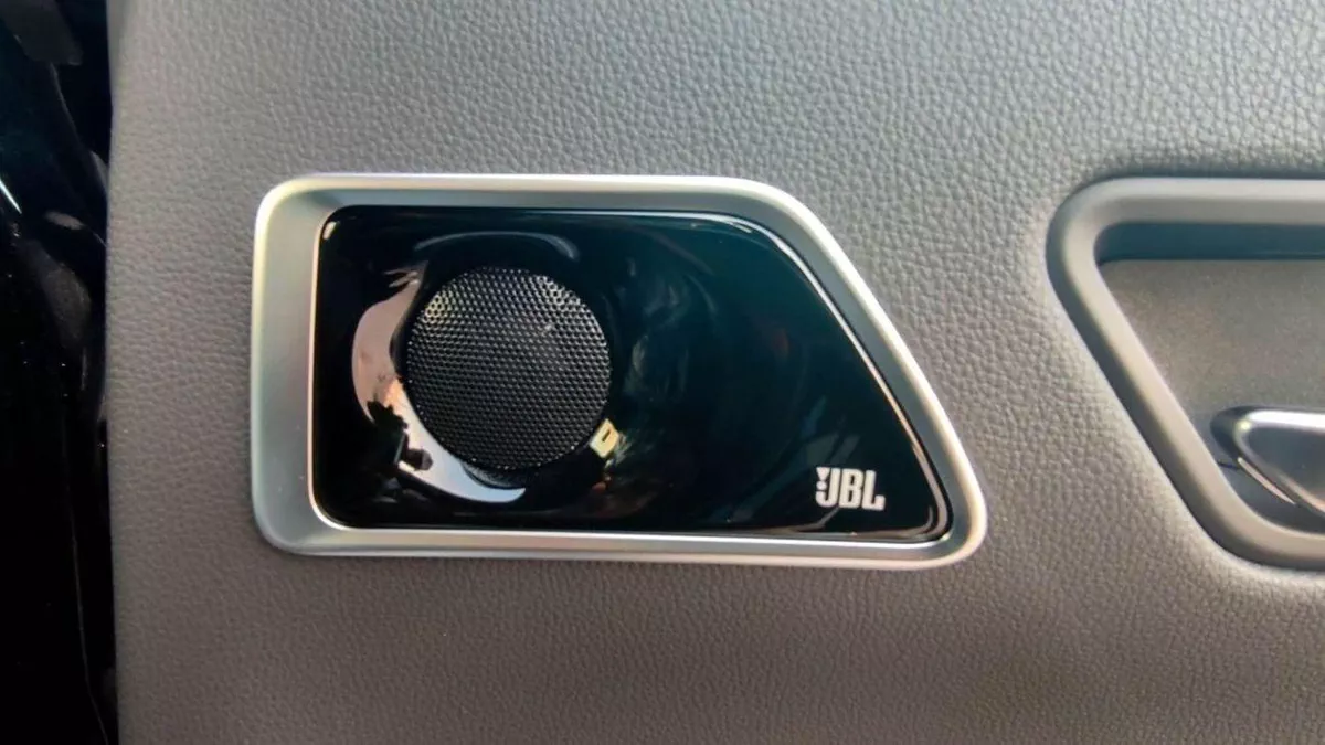 Toyota Land Cruiser VX LAND CRUISER VX 4.0L JBL SYSTEM-15-0