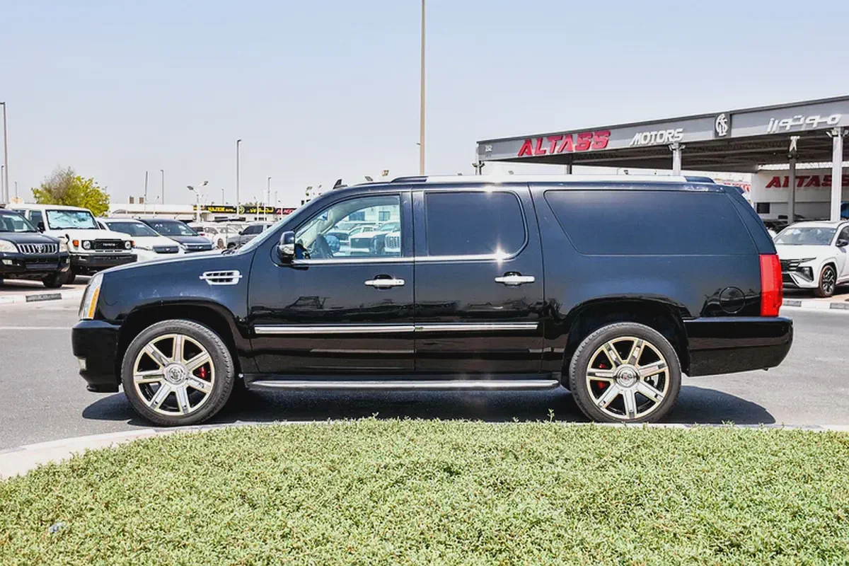 2008- CADILLAC ESCALADE - SUPER CLEAN - ONLY 153,000 KM-4-4