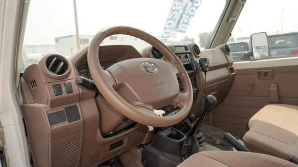Toyota Land Cruiser 70 4.0L M/T