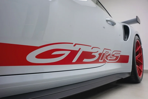 2024 PORSCHE 911 GT3 RS WEISSACH┃GCC┃5 YRS WARRANTY┃CARBON CERAMIC BRAKES┃SUSPENSION LIFTER┃ HIGH SP