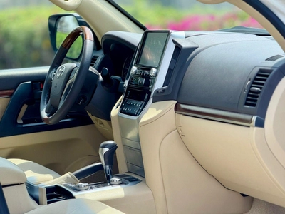 LAND CRUISER EX. R V6 | GCC SPECS | YEAR: 2017 | KMS: 218,000 | FULL-SERVICE HISTORY-1