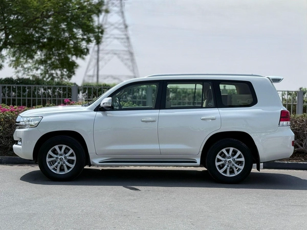 LAND CRUISER EX. R V6 | GCC SPECS | YEAR: 2017 | KMS: 218,000 | FULL-SERVICE HISTORY