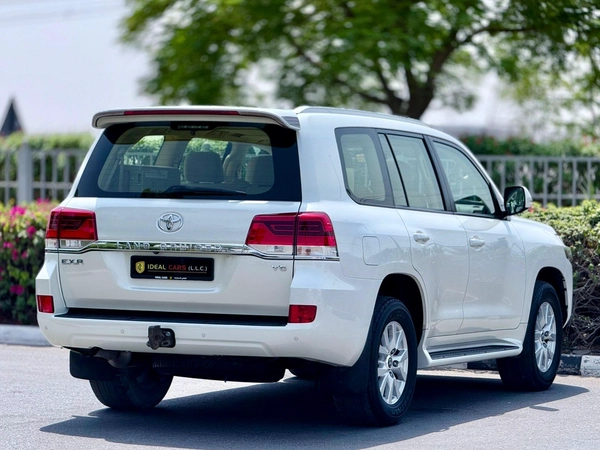 LAND CRUISER EX. R V6 | GCC SPECS | YEAR: 2017 | KMS: 218,000 | FULL-SERVICE HISTORY