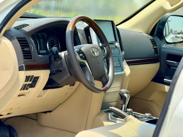 LAND CRUISER EX. R V6 | GCC SPECS | YEAR: 2017 | KMS: 218,000 | FULL-SERVICE HISTORY