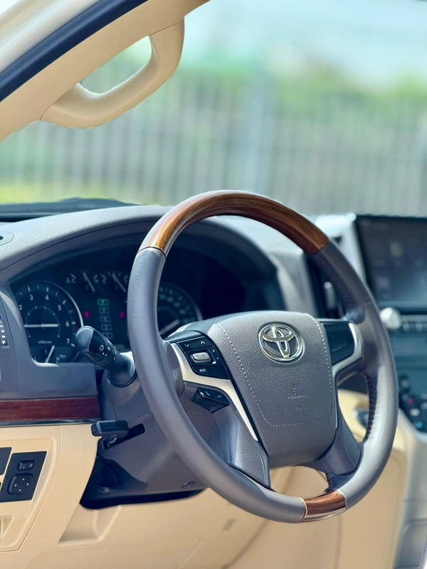 LAND CRUISER EX. R V6 | GCC SPECS | YEAR: 2017 | KMS: 218,000 | FULL-SERVICE HISTORY