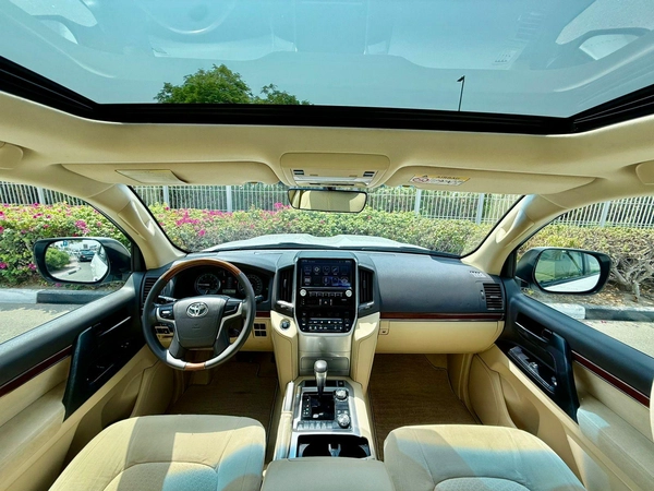 LAND CRUISER EX. R V6 | GCC SPECS | YEAR: 2017 | KMS: 218,000 | FULL-SERVICE HISTORY
