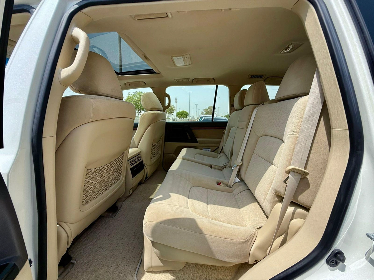 LAND CRUISER EX. R V6 | GCC SPECS | YEAR: 2017 | KMS: 218,000 | FULL-SERVICE HISTORY-12-12