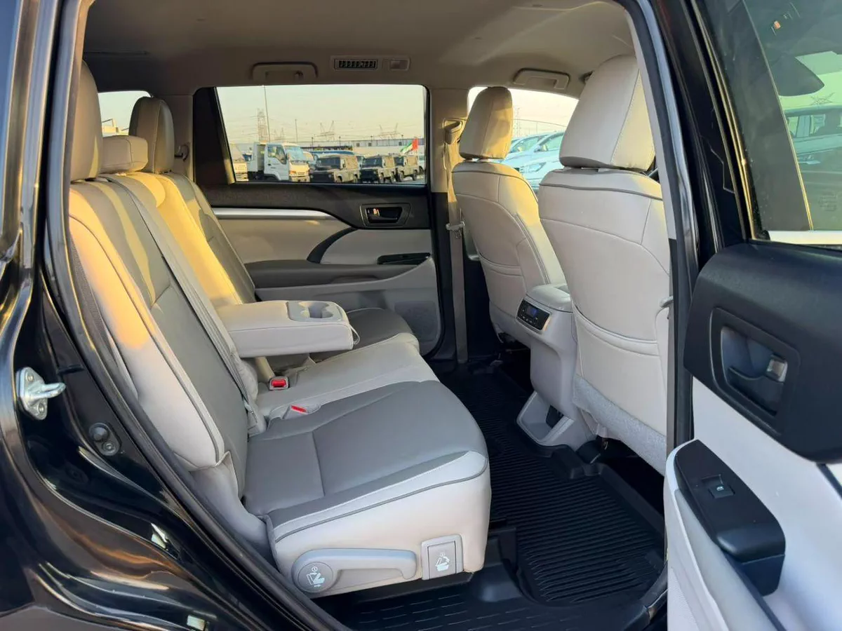 Toyota Highlander LE 2017 Toyota Highlander Hybrid  -3.5L V6-AWD 4x4 - Leather seat-Rear Camera --12-0