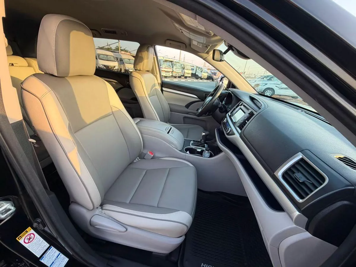 Toyota Highlander LE 2017 Toyota Highlander Hybrid  -3.5L V6-AWD 4x4 - Leather seat-Rear Camera --13-0