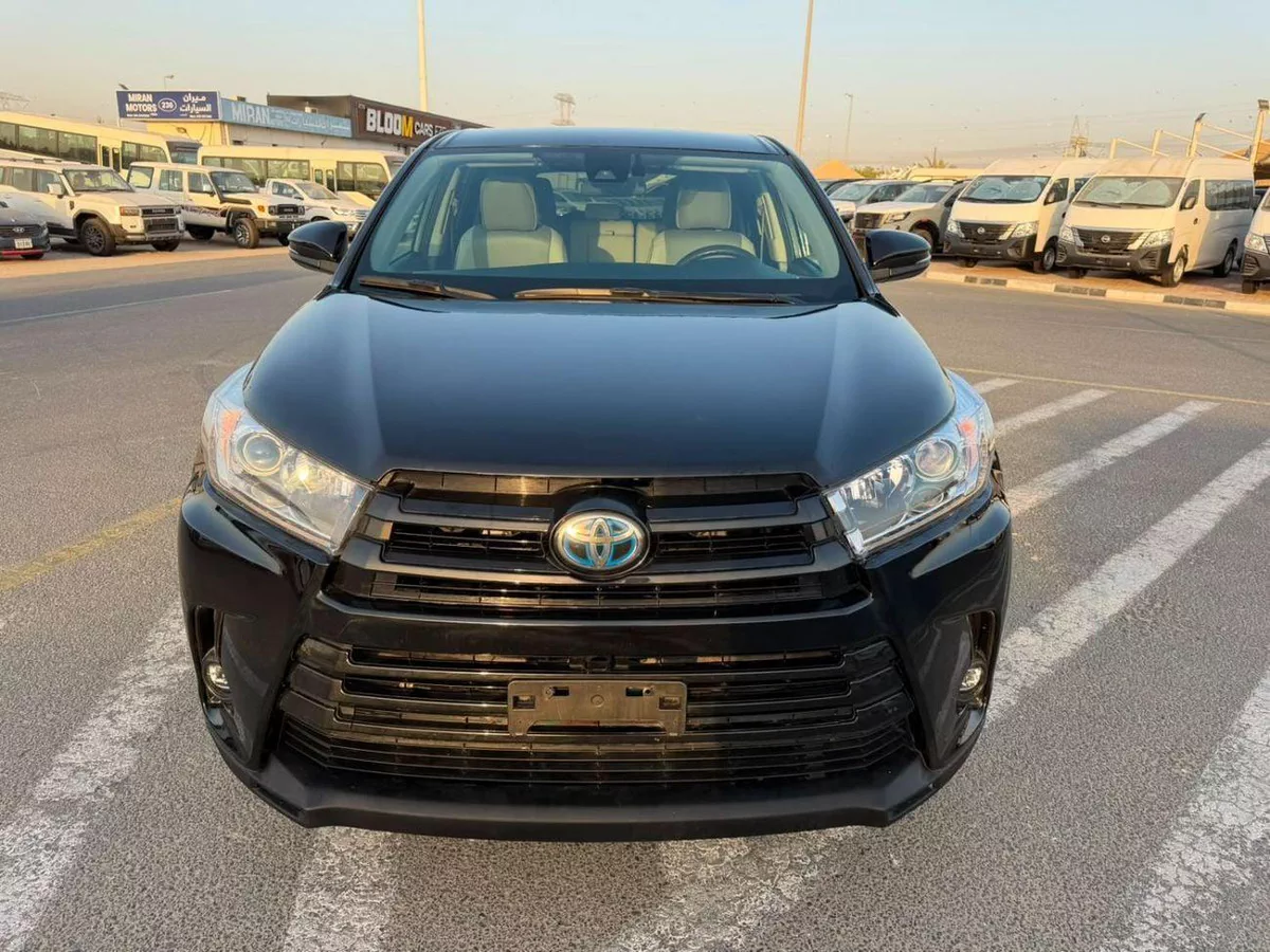 Toyota Highlander LE 2017 Toyota Highlander Hybrid  -3.5L V6-AWD 4x4 - Leather seat-Rear Camera --2-0