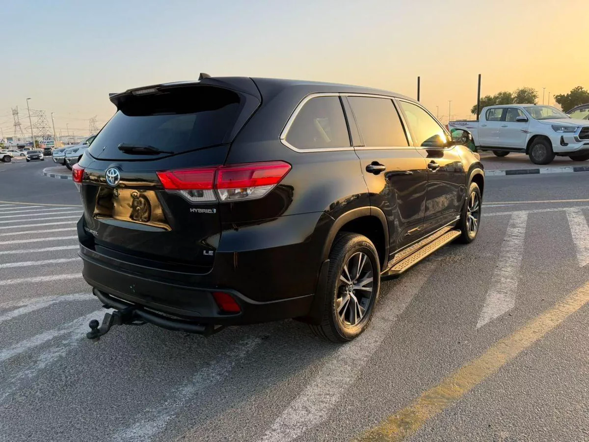 Toyota Highlander LE 2017 Toyota Highlander Hybrid  -3.5L V6-AWD 4x4 - Leather seat-Rear Camera --4-0