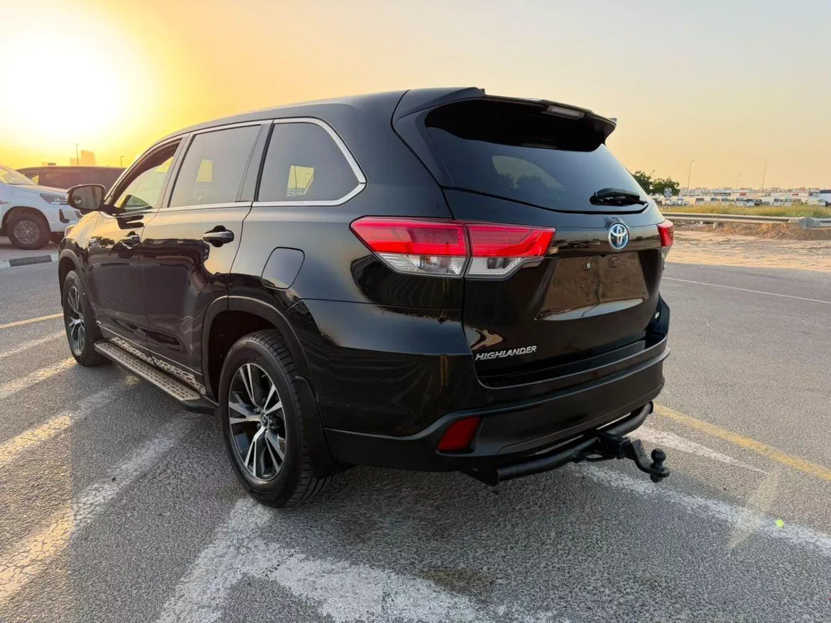 Toyota Highlander LE 2017 Toyota Highlander Hybrid  -3.5L V6-AWD 4x4 - Leather seat-Rear Camera --5-0