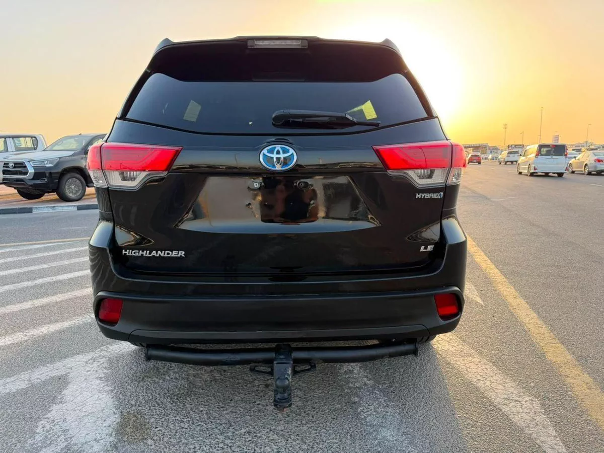 Toyota Highlander LE 2017 Toyota Highlander Hybrid  -3.5L V6-AWD 4x4 - Leather seat-Rear Camera --6-0