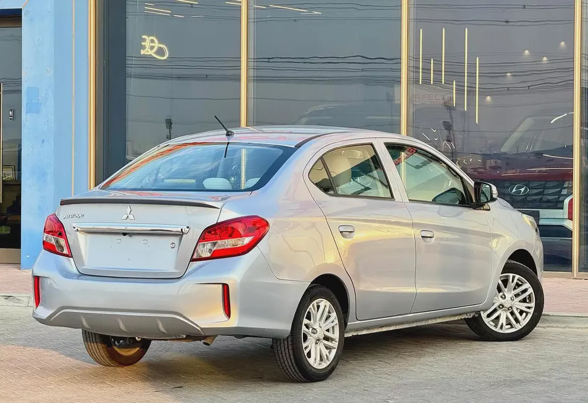 GLX MEDIUM LINE TRIM, 1.2L, GCC, ACCIDENT FREE, (365/-MONTHLY)-4-4
