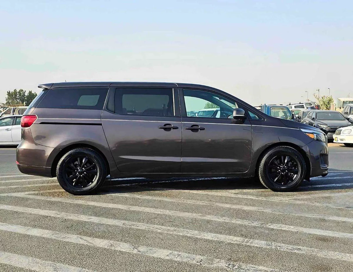 Kia Sedona LX / V6 / 3.3L / 7 SEATS / ELECTRIC SEATS/ EXPORT ONLY / LOT# 31911-1-0
