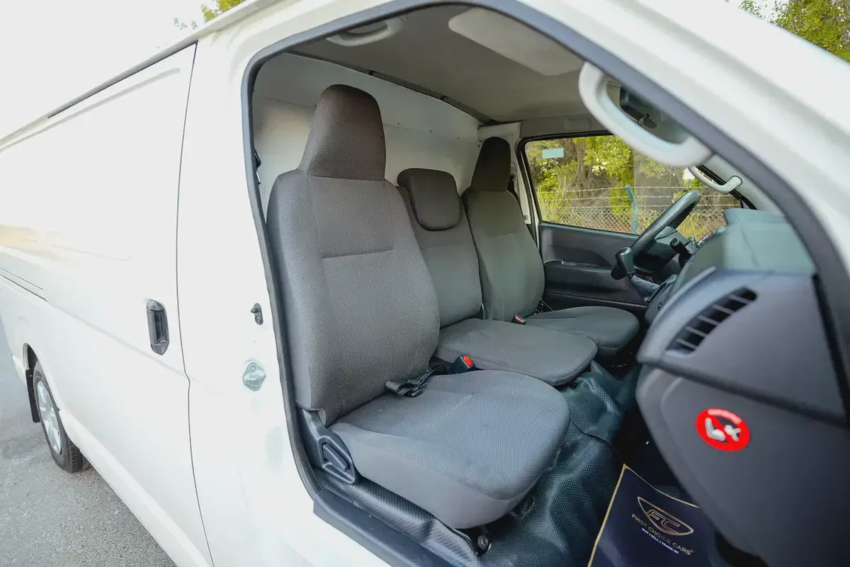 Hiace Standard Roof | Chiller Van | GCC Specs | Ref#T26304-9-9