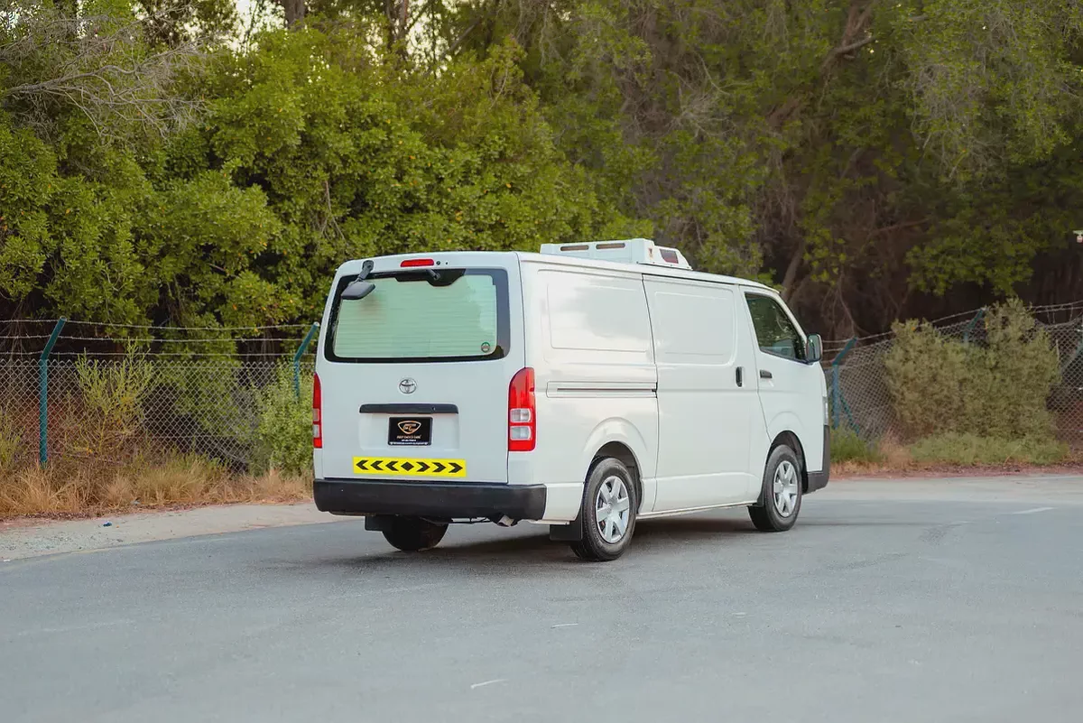 Hiace Standard Roof | Chiller Van | GCC Specs | Ref#T26304-2-2