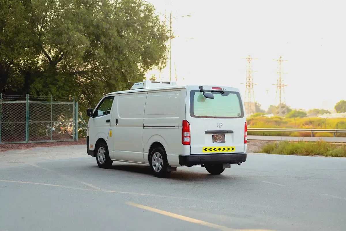 Hiace Standard Roof | Chiller Van | GCC Specs | Ref#T26304-3-3