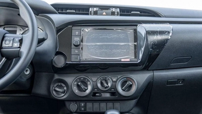 Toyota Hilux GL HILUX 2.4L AT-11