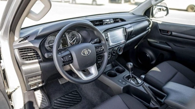 Toyota Hilux GL HILUX 2.4L AT-16