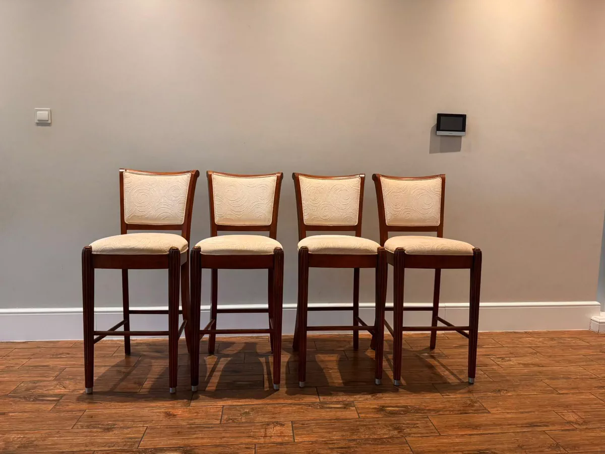 bar stool