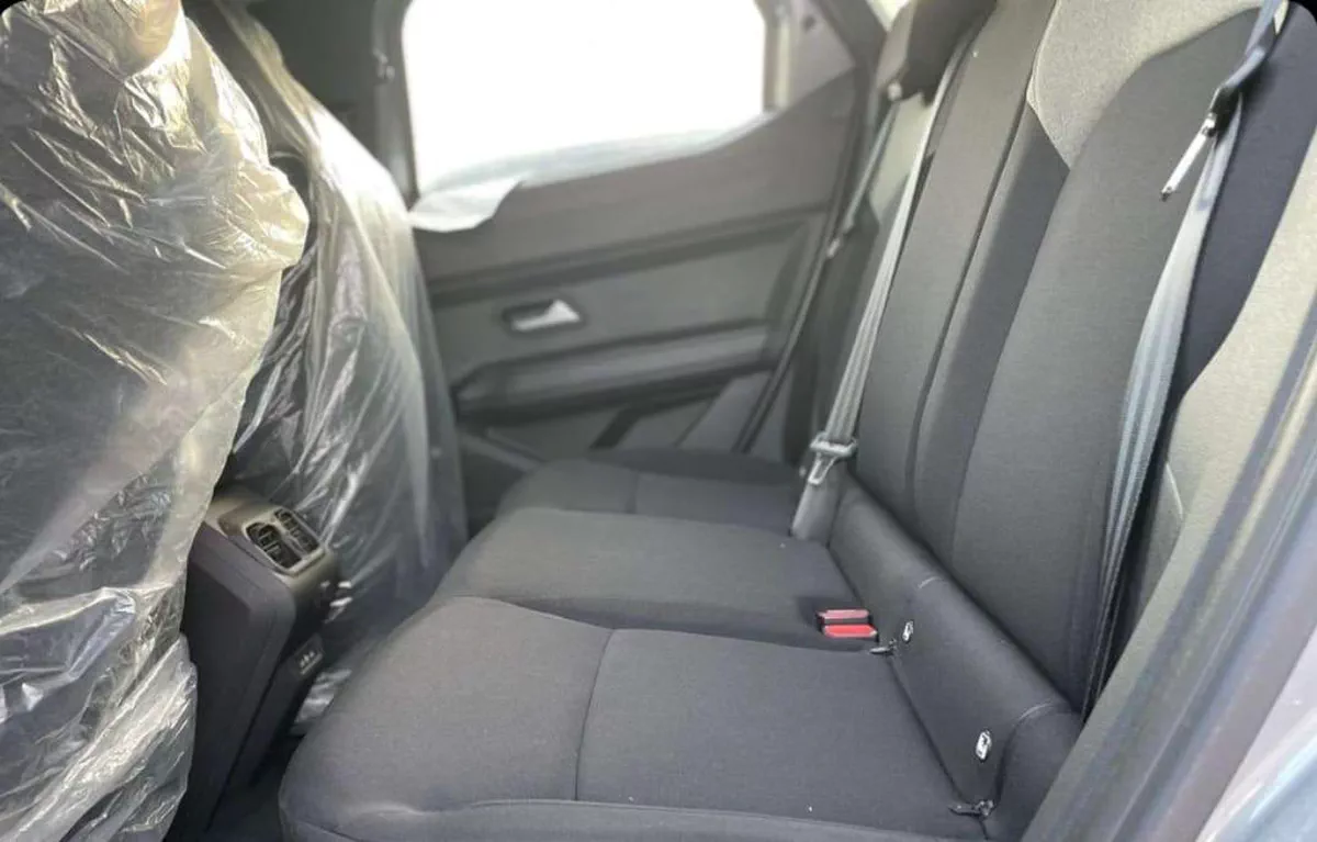RENAULT DUSTER PETROL AMAZON GREEN-3-3