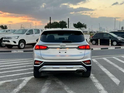 Hyundai Santa Fe STANDARD 2019 Hyndai Santafe MidOption+ - 2.4L V4 - 4x4 AWD - Rear Camera - Leather Seat  5-5