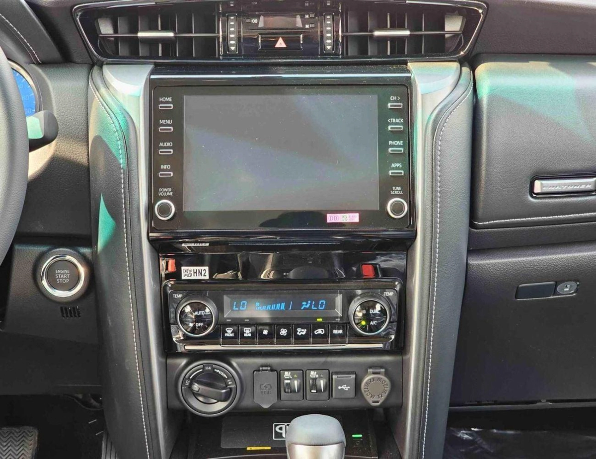Toyota Fortuner VXR SR5 ADVENTURE / 4.0L V6 PETROL / FRONT PWR SEATS / PUSH START / DIFF LOCK AUTO A/C (CODE # F6HA)-13-0