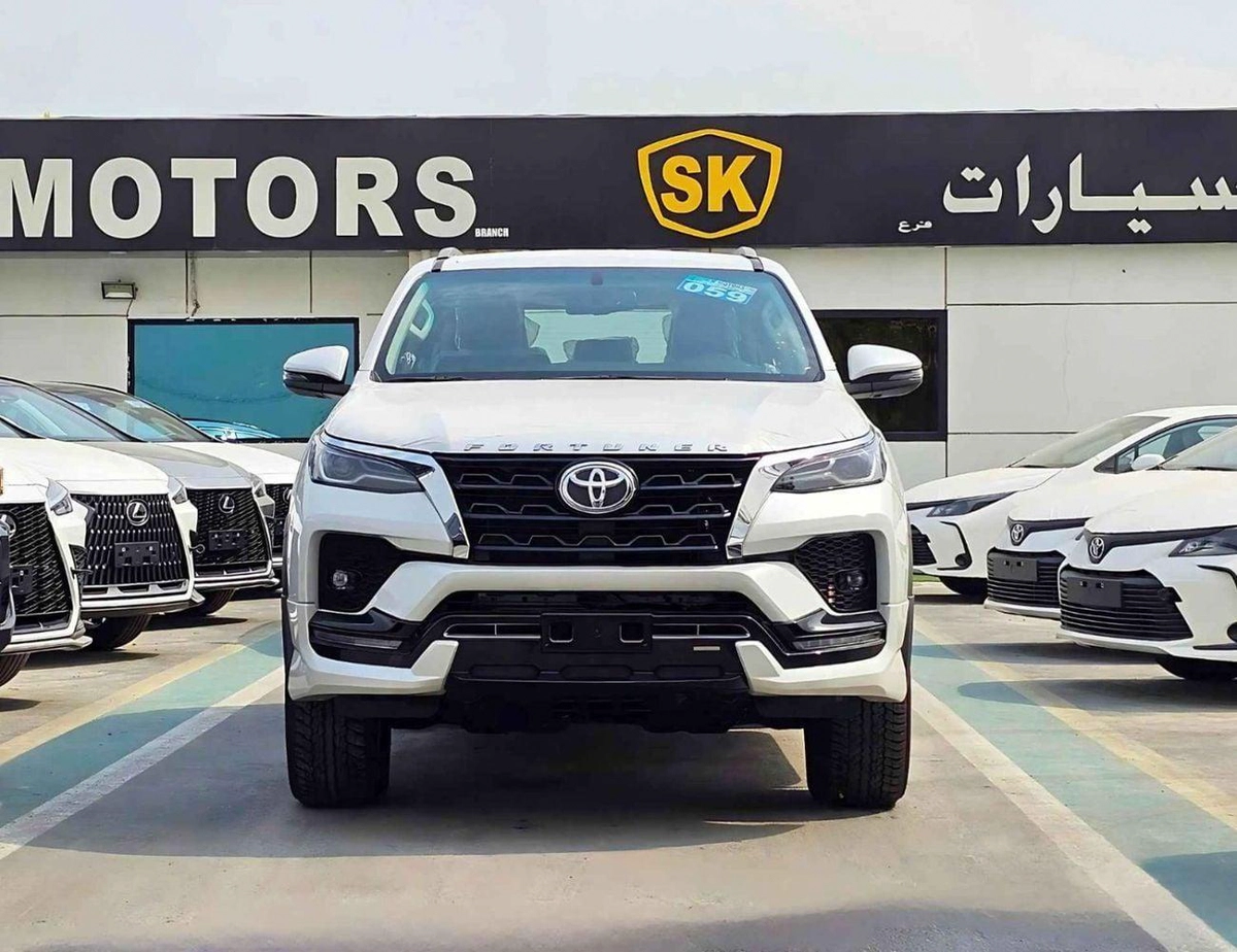 Toyota Fortuner VXR SR5 ADVENTURE / 4.0L V6 PETROL / FRONT PWR SEATS / PUSH START / DIFF LOCK AUTO A/C (CODE # F6HA)