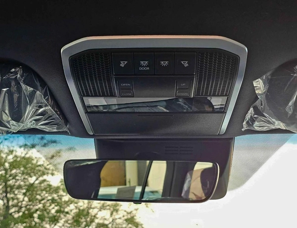 Toyota Land Cruiser VX /BIG DVD/JBL SPEAKERS / REAR ENTERTAINMENT DVD /MID OPTION (CODE#VX4MA)