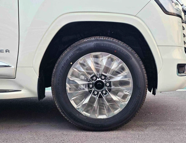 Toyota Land Cruiser VX /BIG DVD/JBL SPEAKERS / REAR ENTERTAINMENT DVD /MID OPTION (CODE#VX4MA)