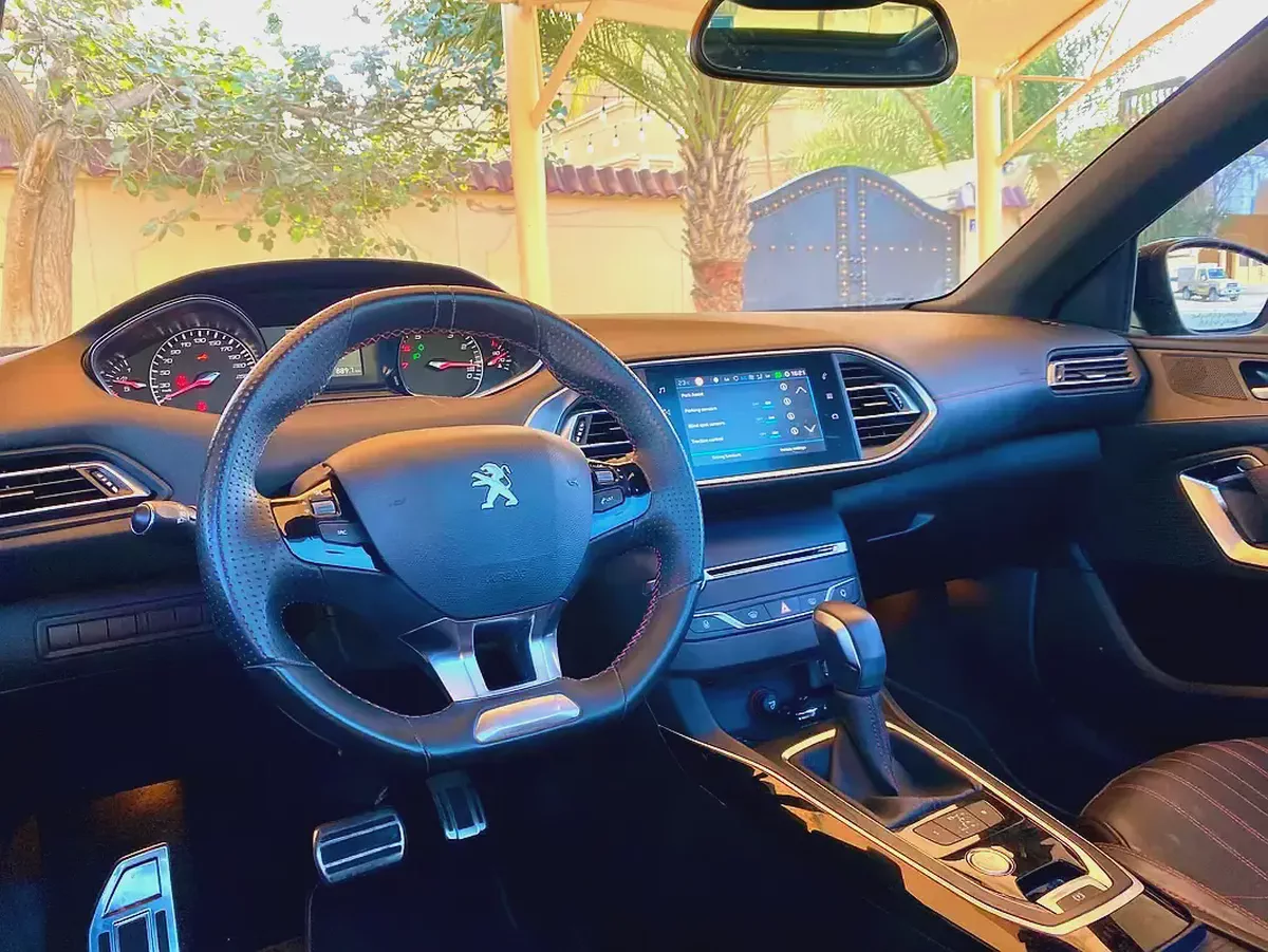 2018 PEUGEOT 308 GT LINE || GCC || FULL OPTION PANORAMA || FULL SERVICE HISTORY || PRISTINE CONDTION-17-17