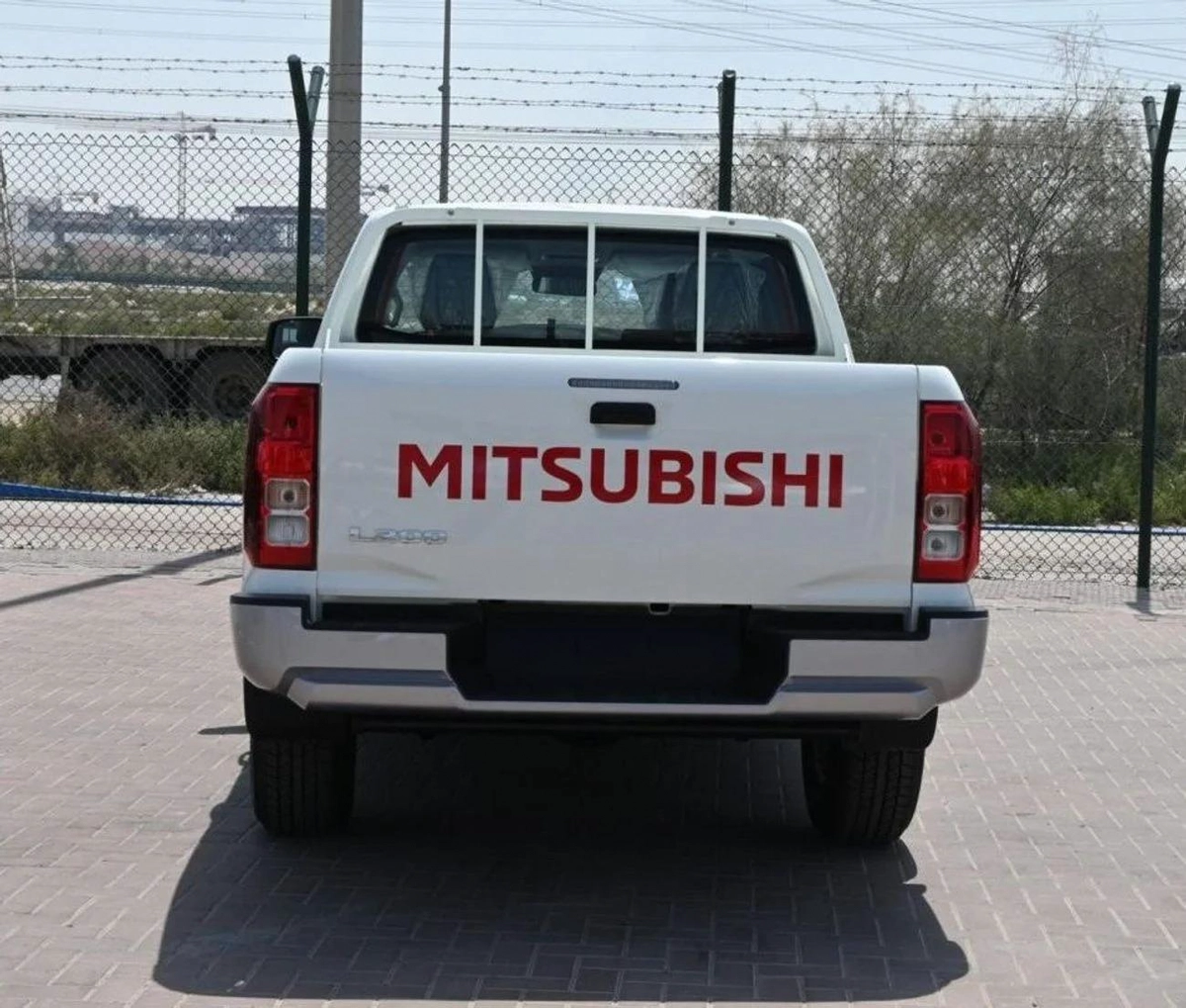Mitsubishi L200 Mitsubishi L200 2.5L P MY25-4-4