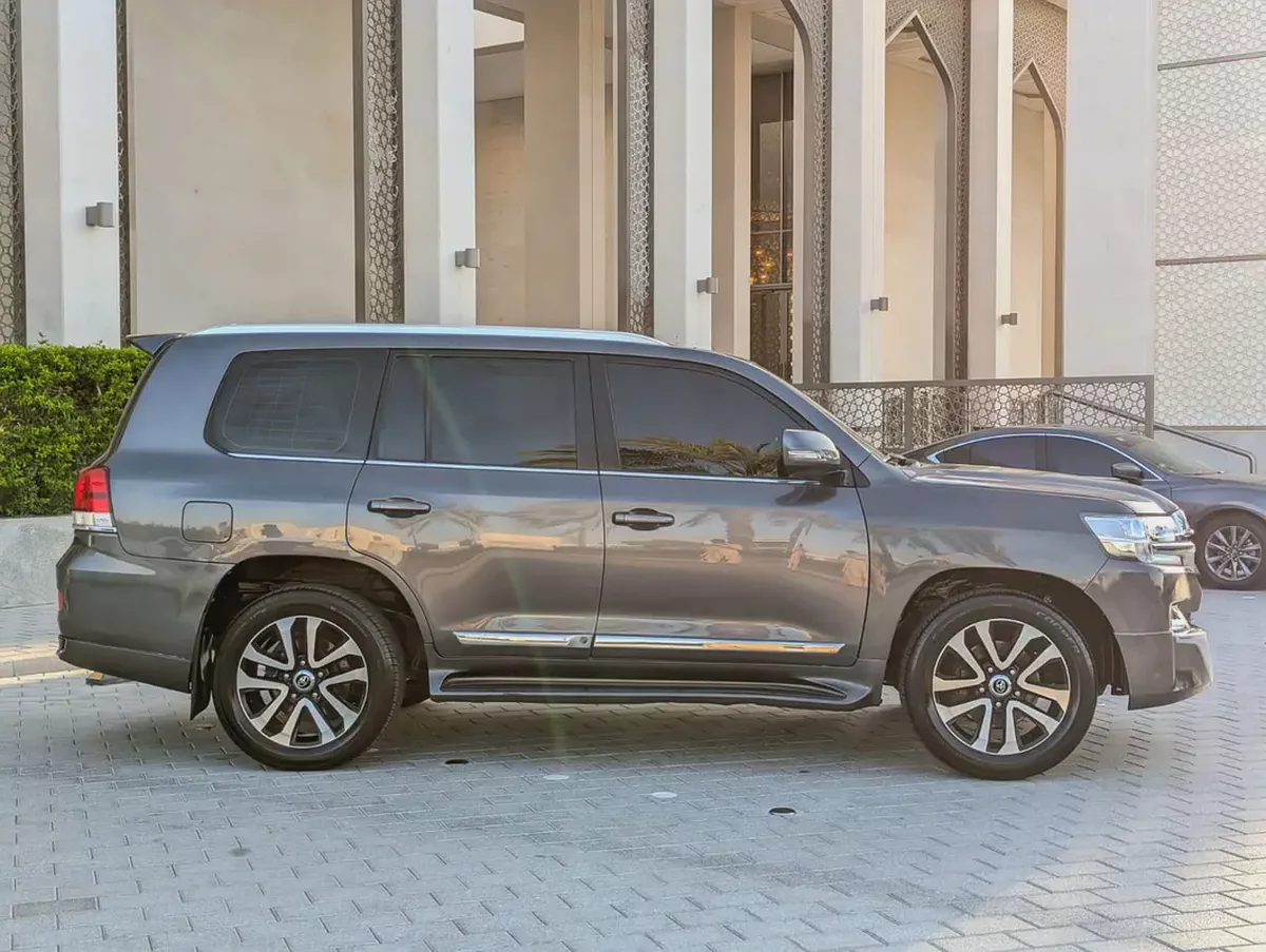 2018 Toyota Land Cruiser GXR V8 5.7L – Top Full Option | GCC Excellent Condition Specs-9-9