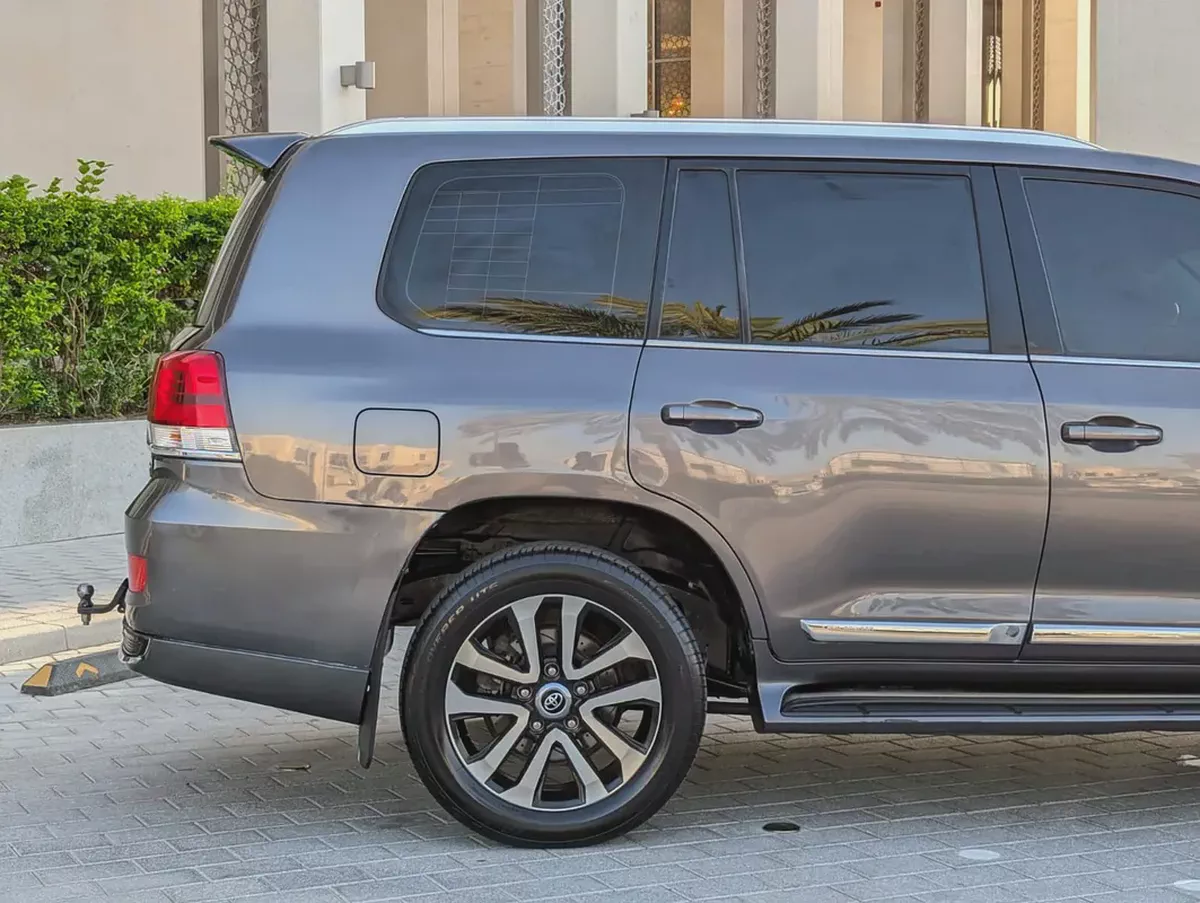 2018 Toyota Land Cruiser GXR V8 5.7L – Top Full Option | GCC Excellent Condition Specs-7-7