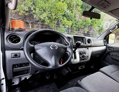 Nissan Urvan STD Nissan Urvan Van Chiller | 2.5 L | 2022 | GCC | Accident-Free-14