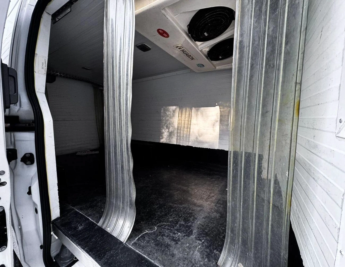 Nissan Urvan STD Nissan Urvan Van Chiller | 2.5 L | 2022 | GCC | Accident-Free-2-2