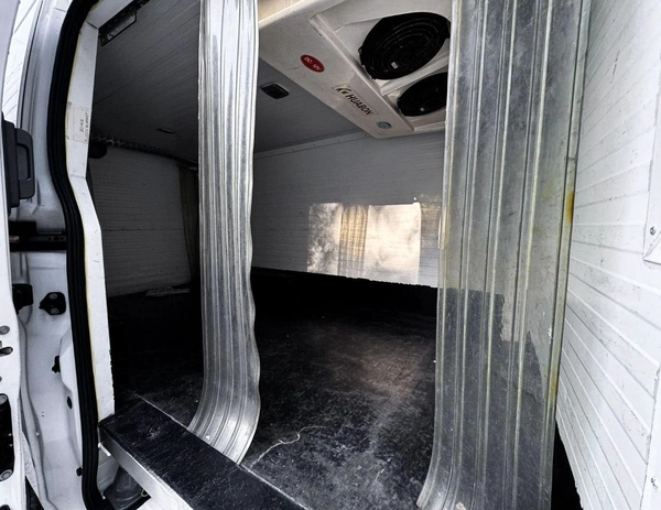 Nissan Urvan STD Nissan Urvan Van Chiller | 2.5 L | 2022 | GCC | Accident-Free