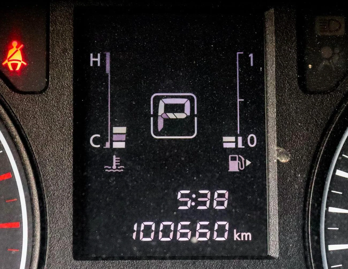 Nissan Urvan STD Nissan Urvan Van Chiller | 2.5 L | 2022 | GCC | Accident-Free-13-13