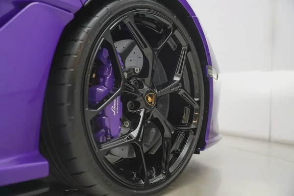 2025 LAMBORGHINI REVUELTO