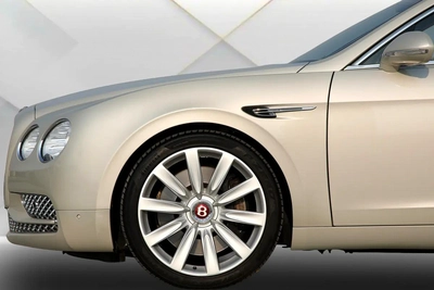 Bentley Flying Spur V8-6