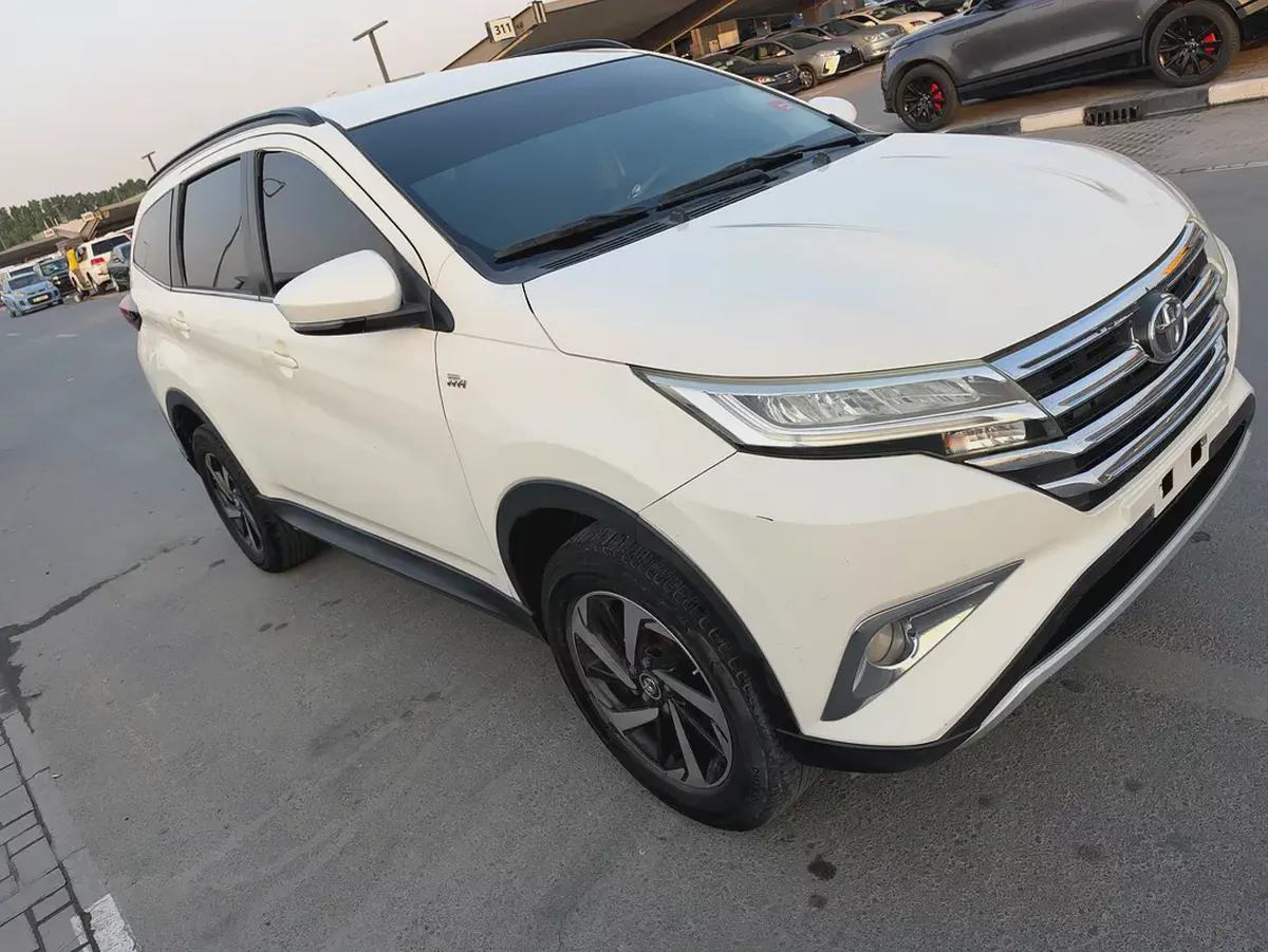 Toyota Rush 2019 GCC Specs white color GCC calen car-8-8