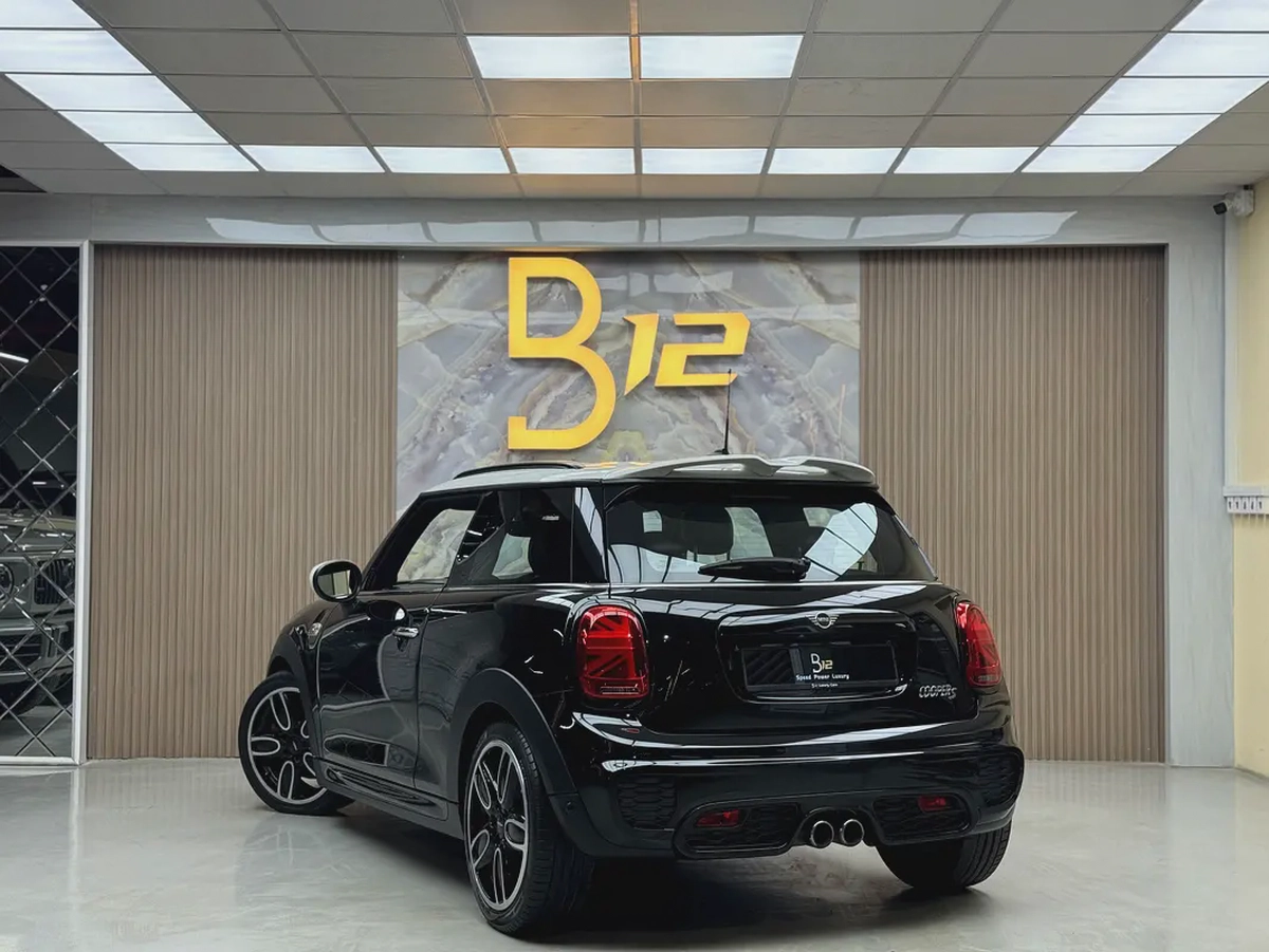 2021 MINI Cooper John Cooper Works GCC Specs - Pristine Condition-2-2