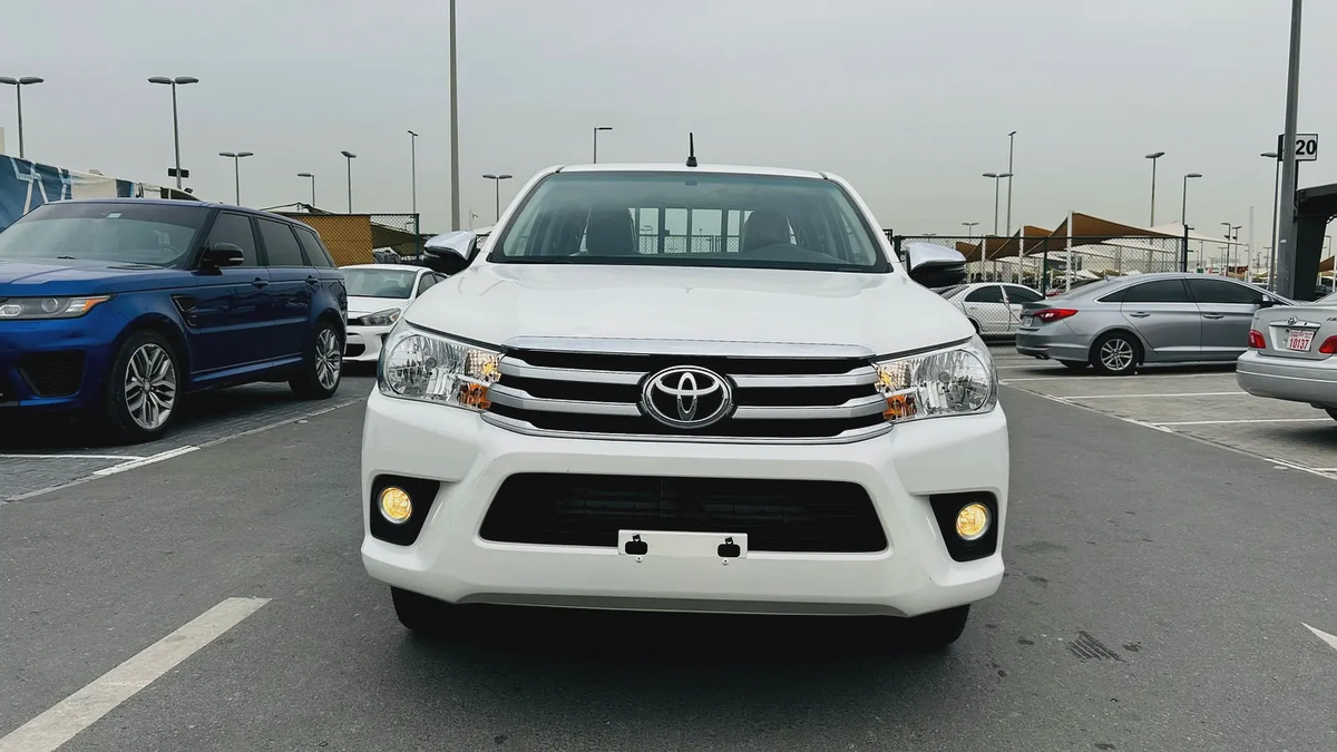 Toyota Hilux Double Cab 2022 - GCC Specs - Excellent Condition-4-4