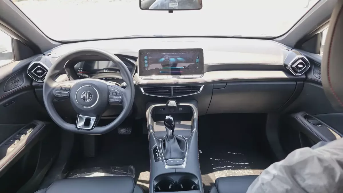 MG MG5 Luxury 2026 GCC Specs-11-11