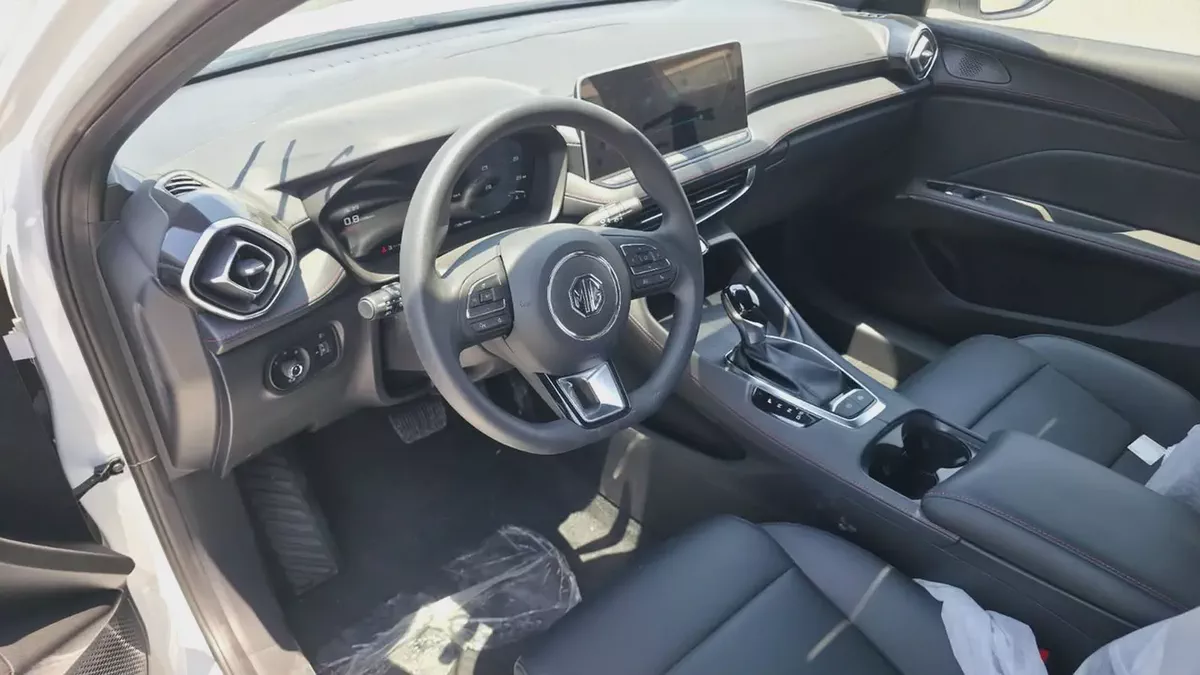 MG MG5 Luxury 2026 GCC Specs-3-3