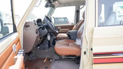 Toyota Land Cruiser 70 LC76 LX LX 4.0L V6 A/T-12