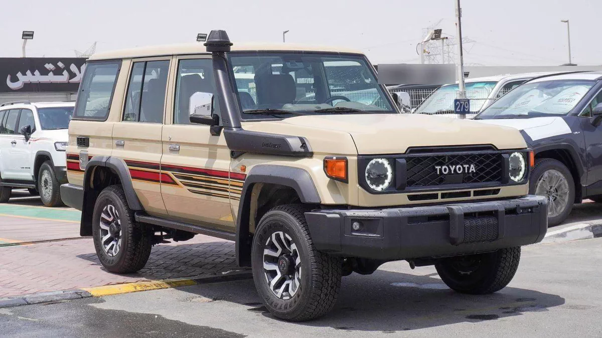 Toyota Land Cruiser 70 LC76 LX LX 4.0L V6 A/T
