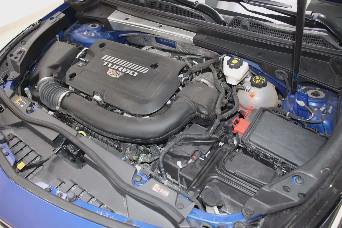 XT4 2.0L Turbo AWD Premium Luxury Full Option-9-9