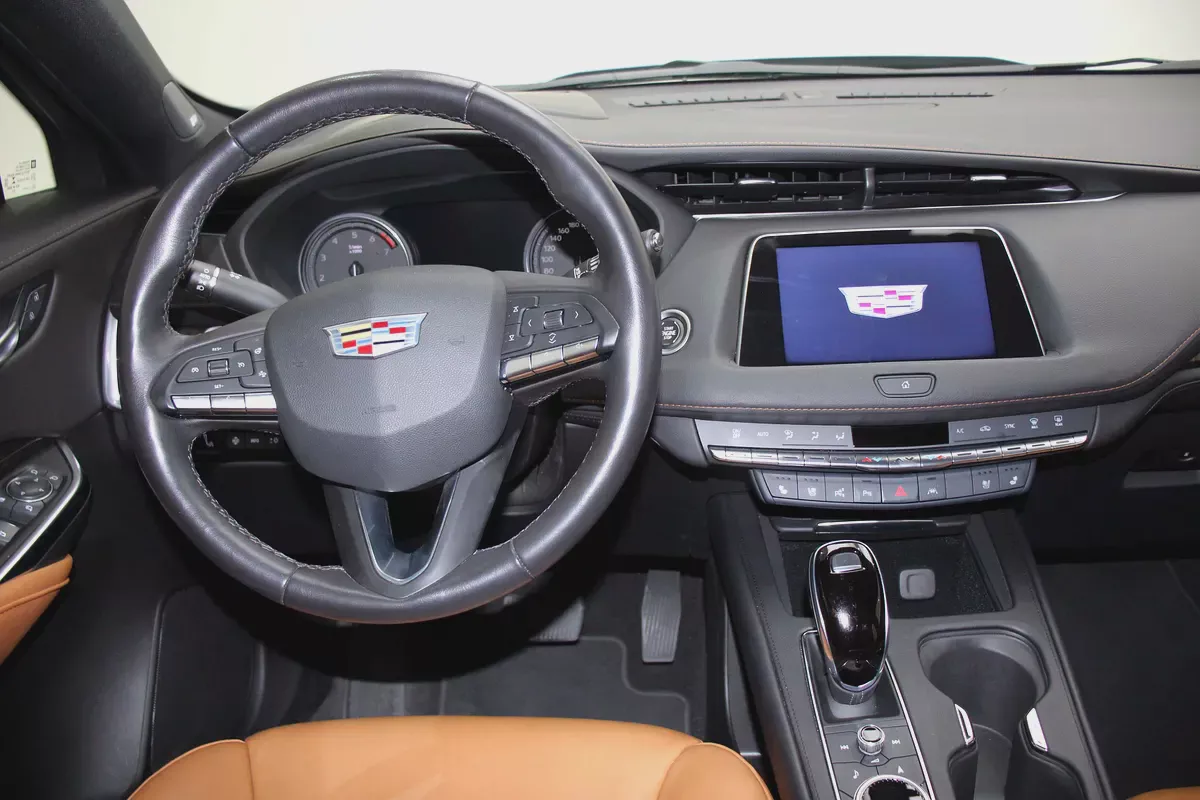 XT4 2.0L Turbo AWD Premium Luxury Full Option-6-6